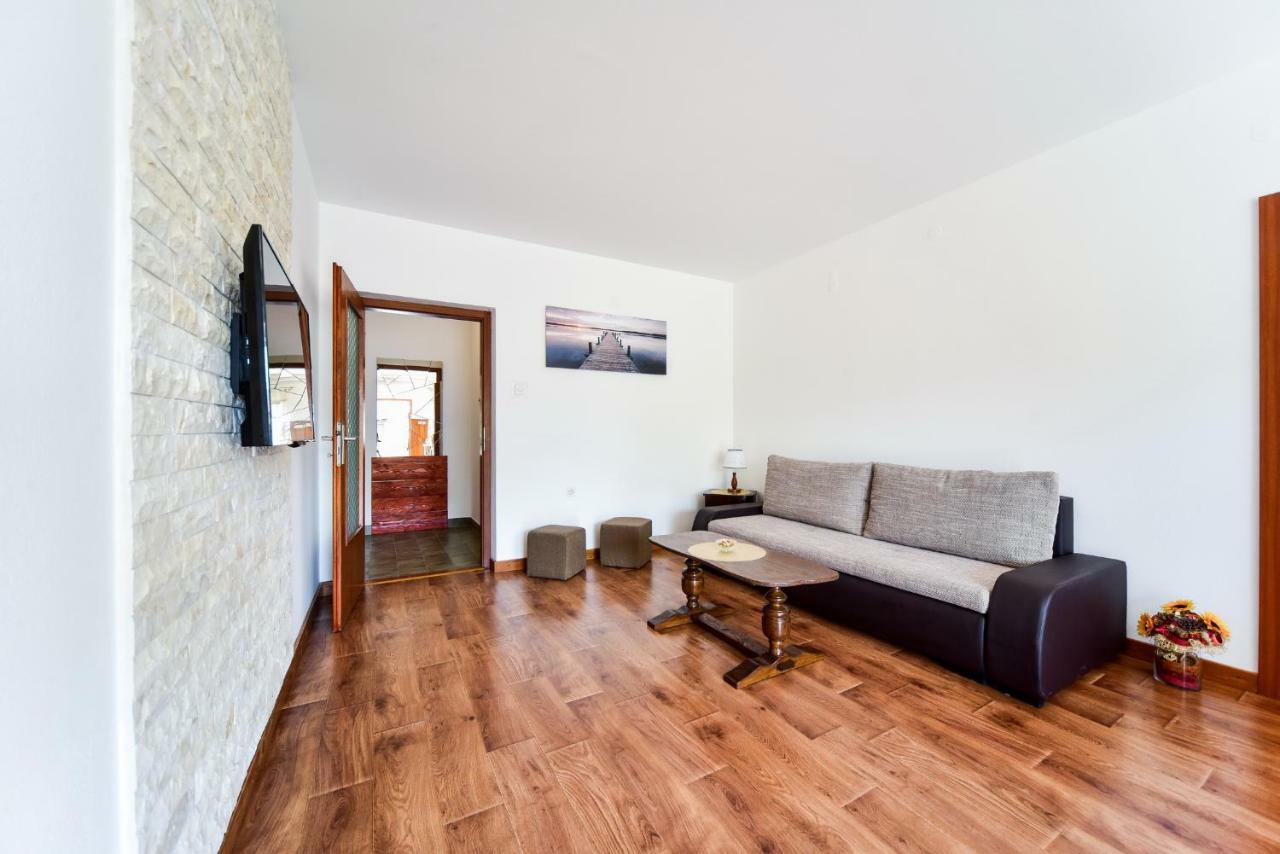 House & Apartment Palaca Donji Zemunik エクステリア 写真